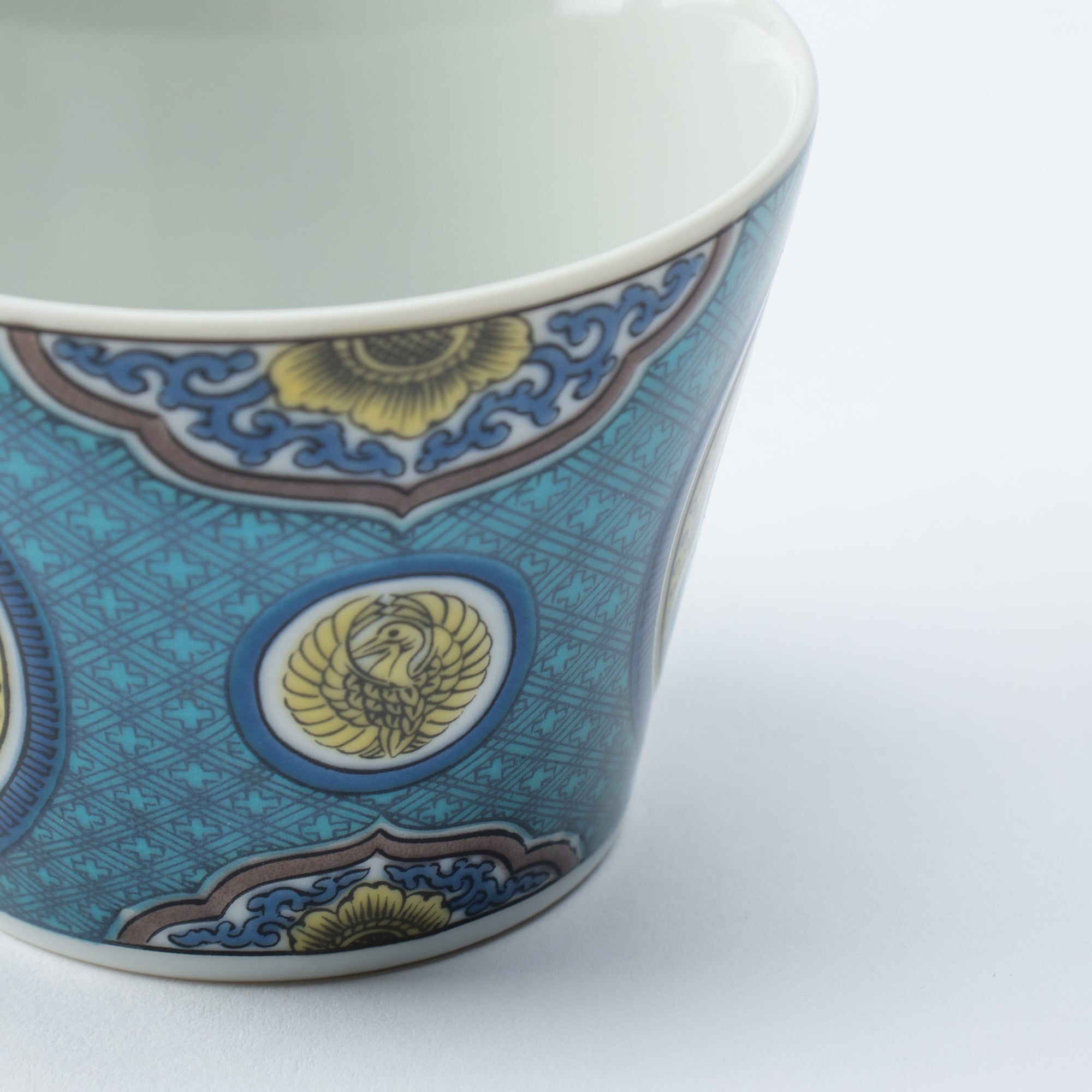 Classic Palette Guinomi Sake Cup - JAPAN KUTANI SHOP