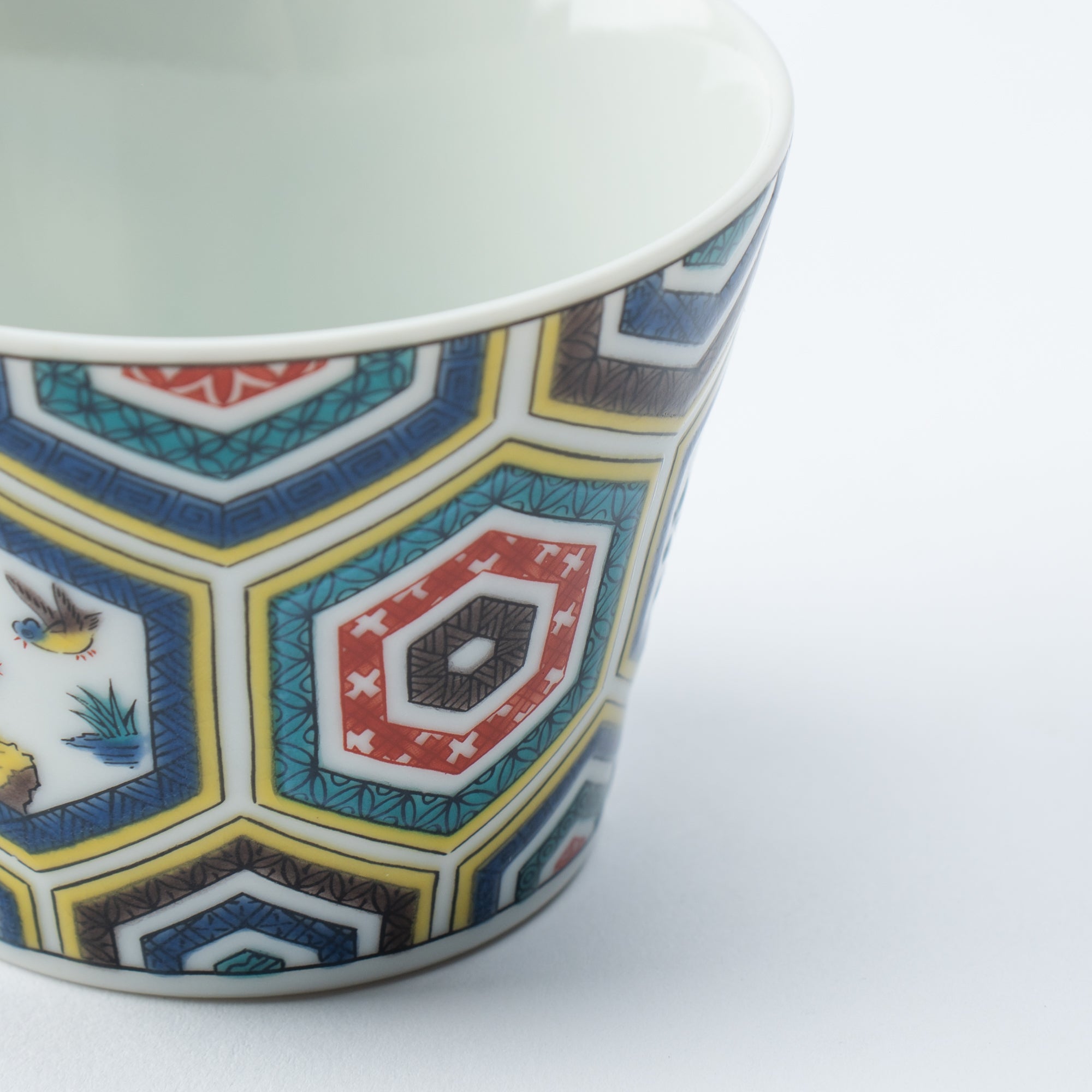 Classic Palette Guinomi Sake Cup - JAPAN KUTANI SHOP