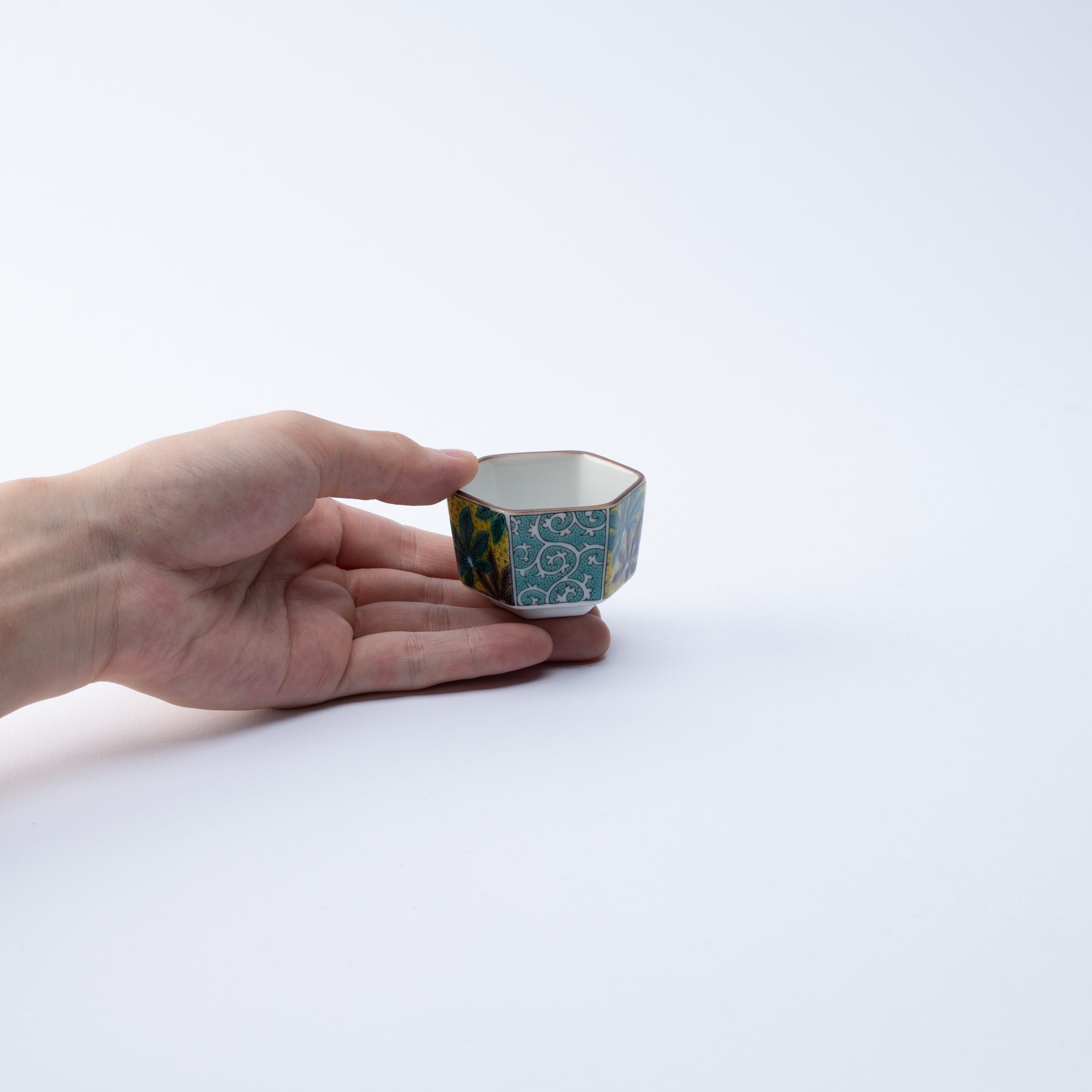 Jidai Kutani Ochoko Sake Cup Set