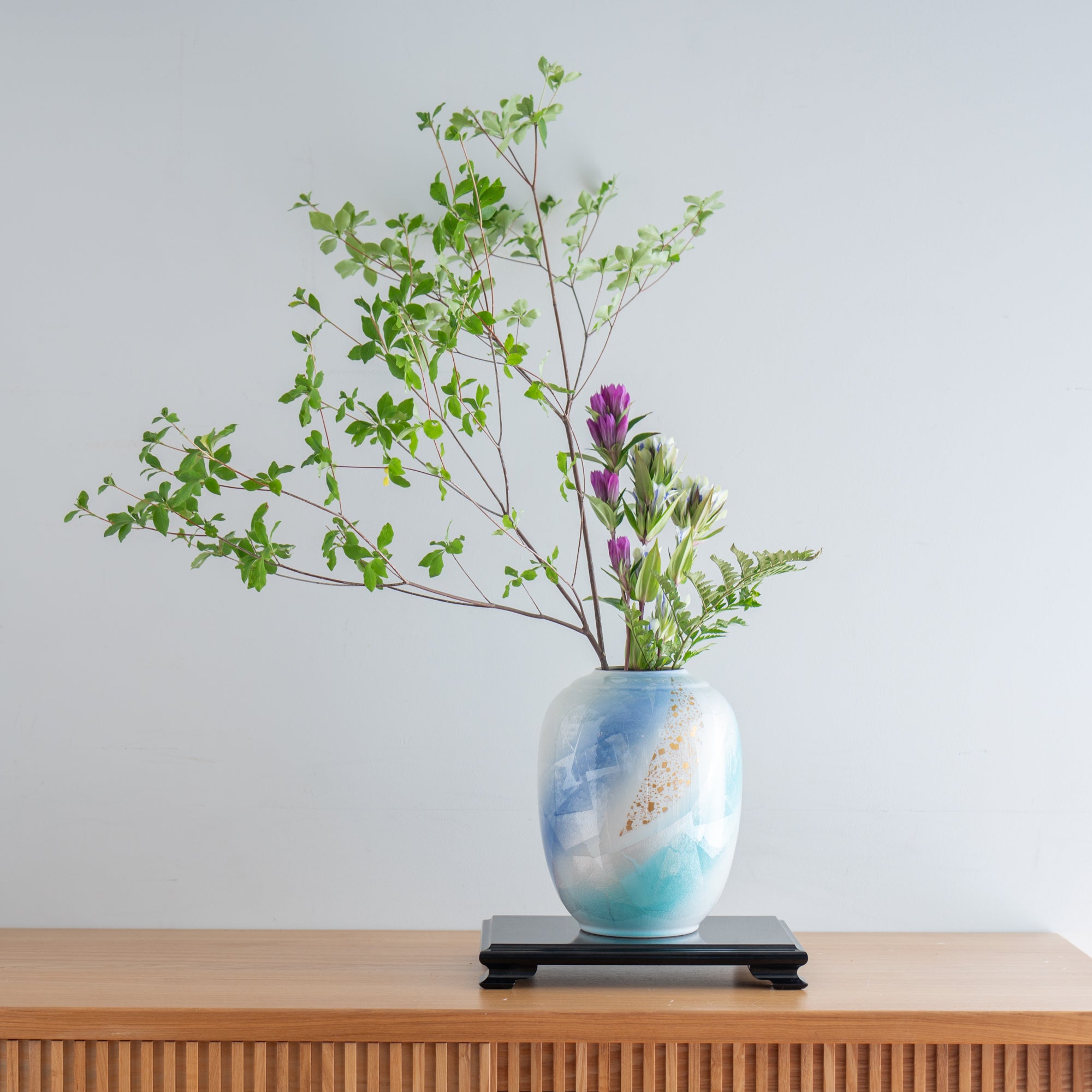 Ginsai Gold Accent Japanese Flower Vase