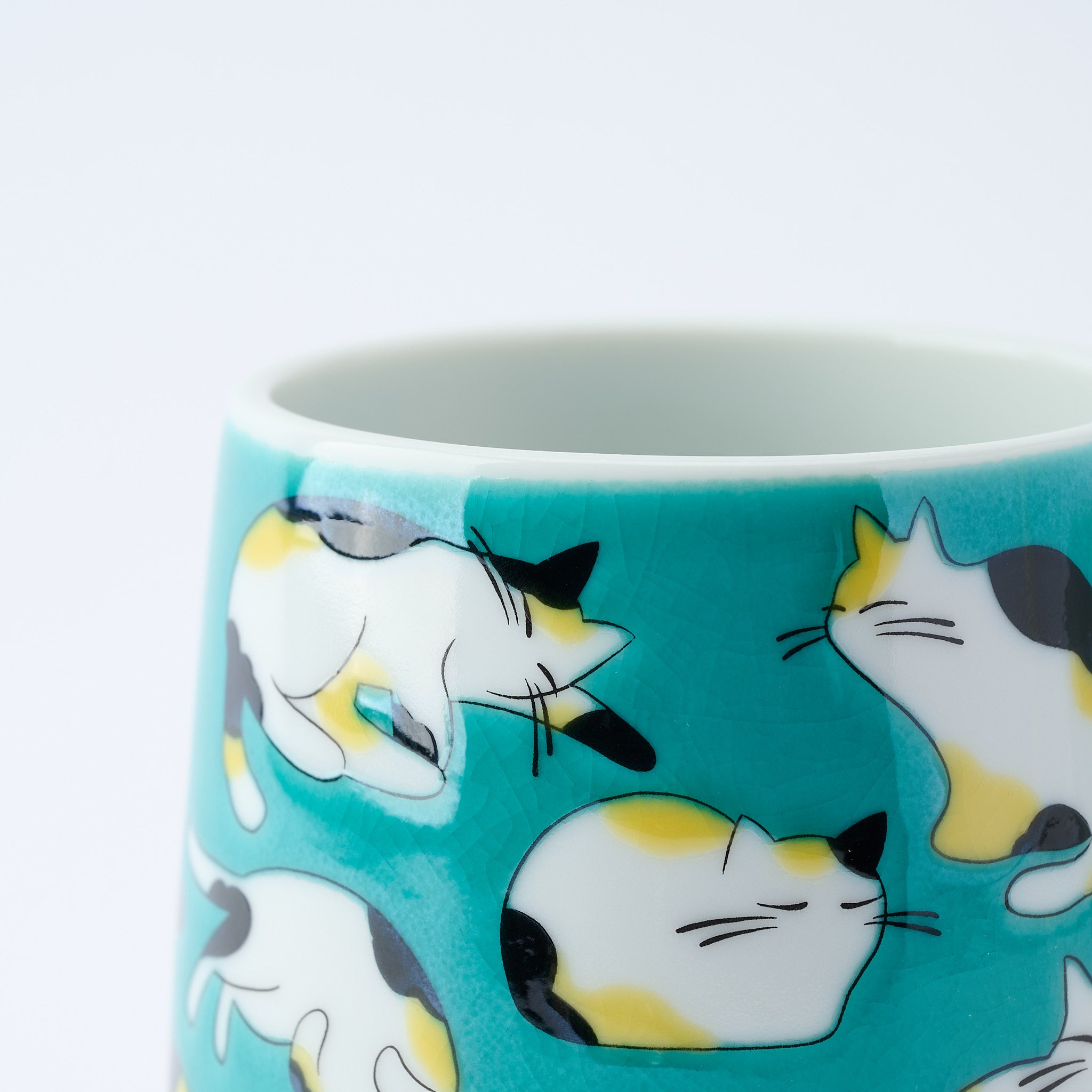 Playful Calico Cat Mug - JAPAN KUTANI SHOP