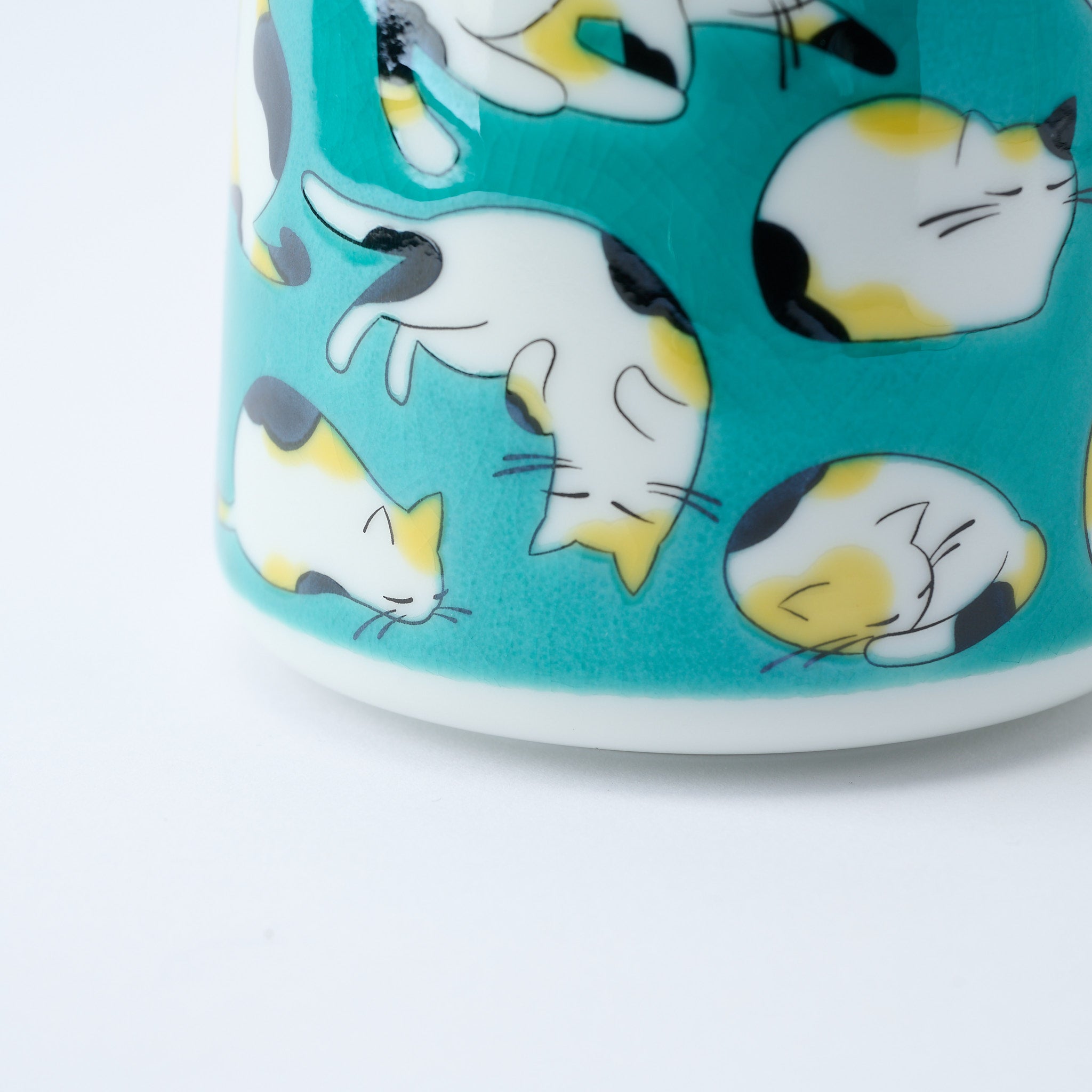 Playful Calico Cat Mug - JAPAN KUTANI SHOP