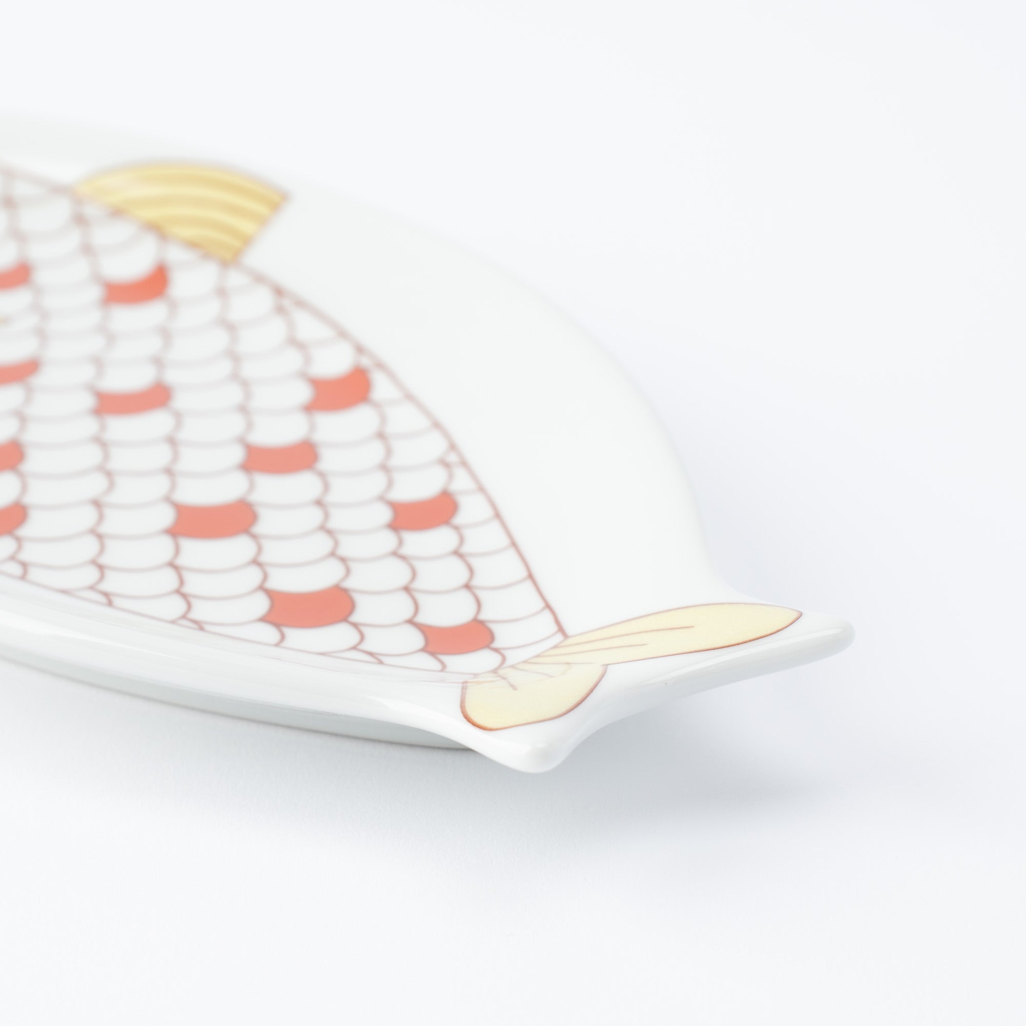 Fish Shaped Dinner Plate - JAPAN KUTANI SHOP