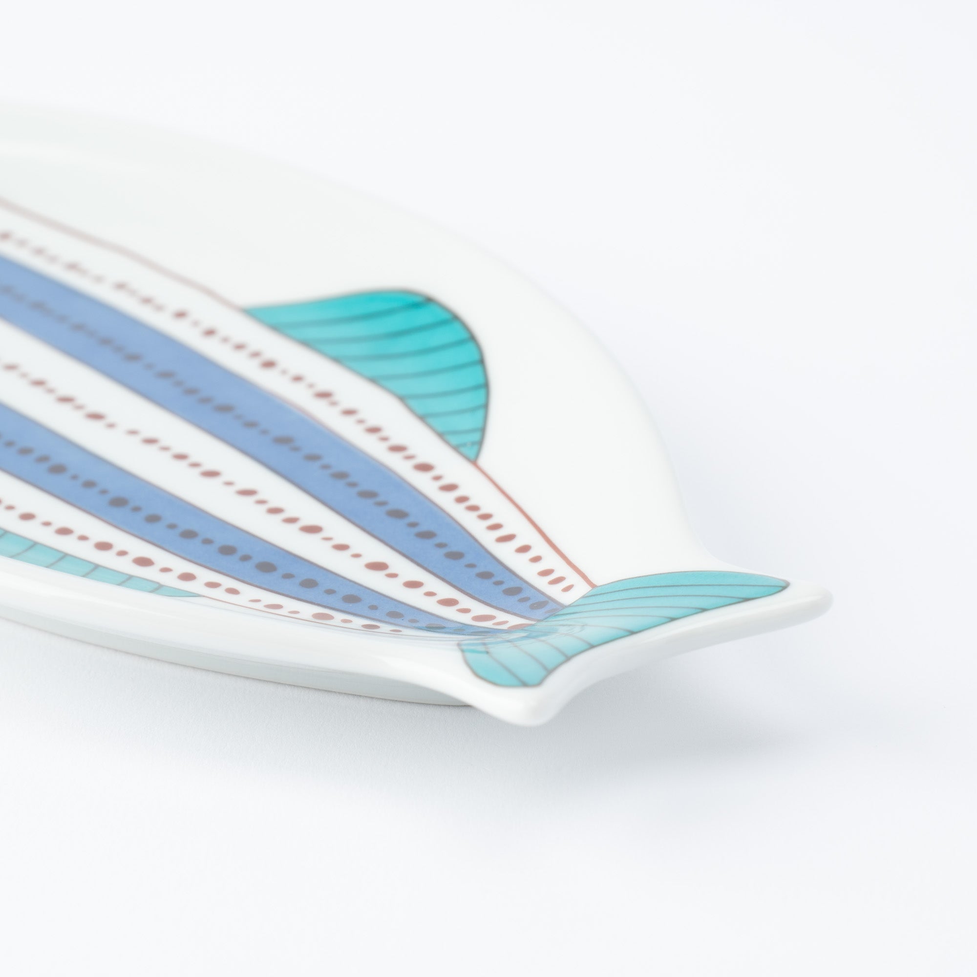 Fish Shaped Dinner Plate - JAPAN KUTANI SHOP