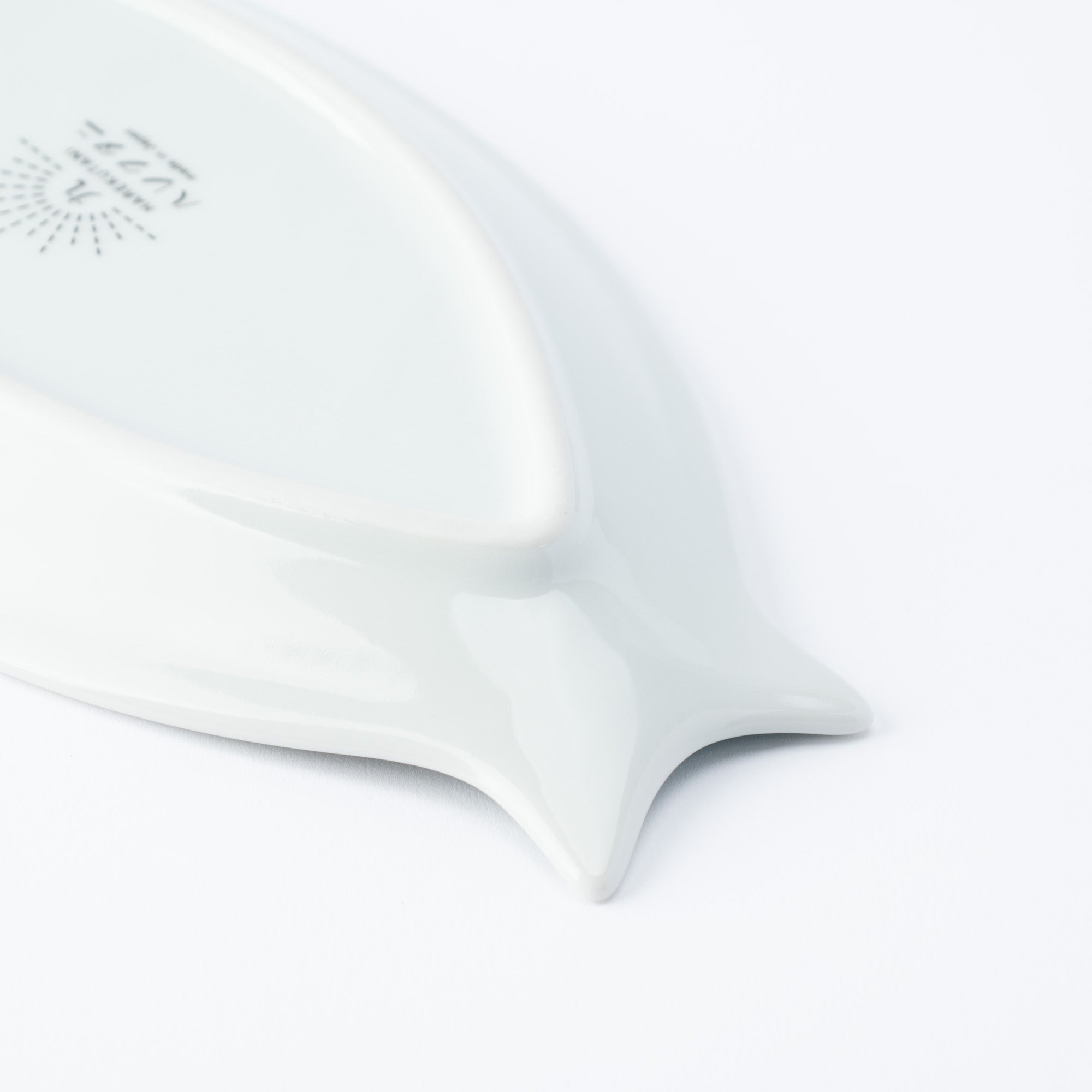 Fish Shaped Dinner Plate - JAPAN KUTANI SHOP
