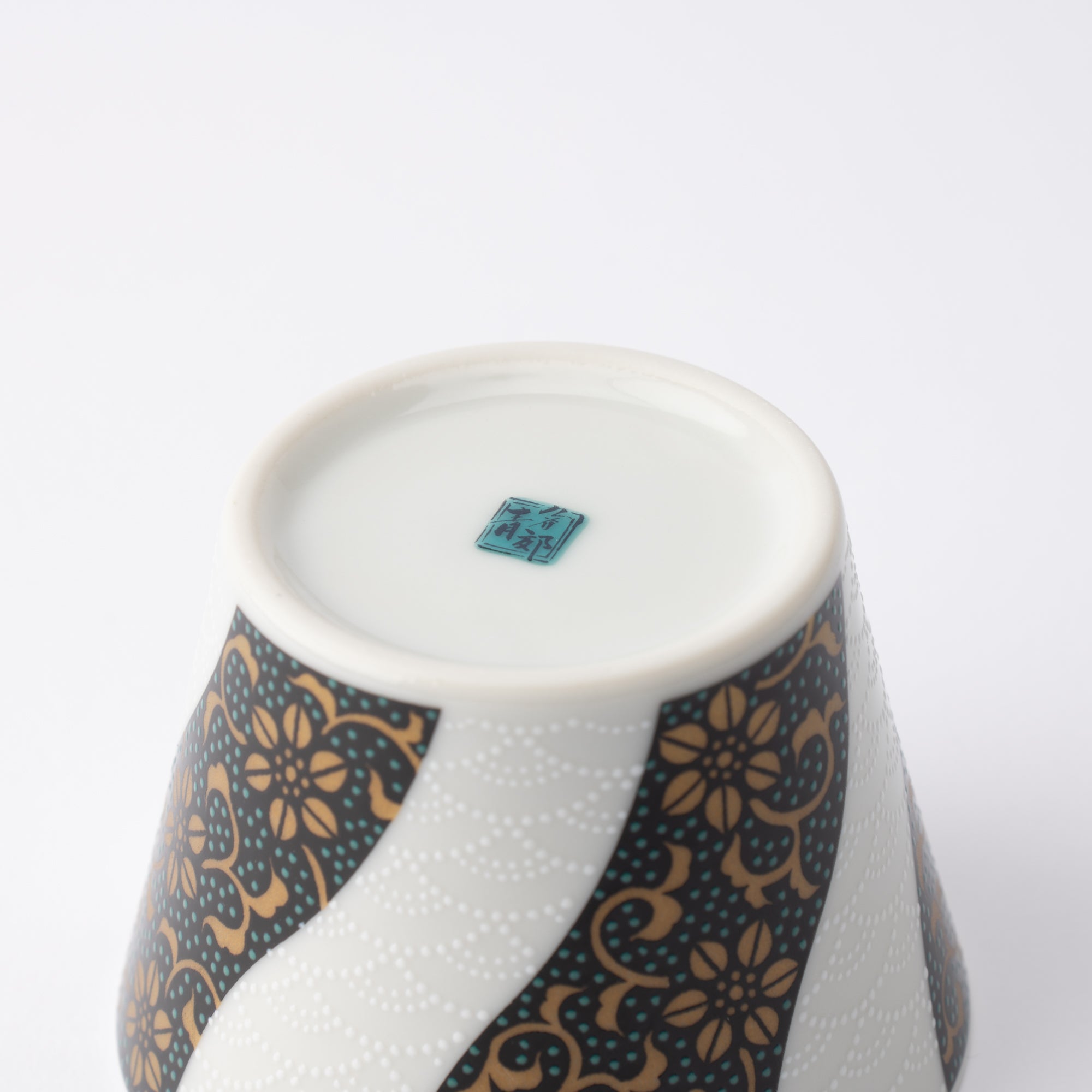 Classic Palette Guinomi Sake Cup - JAPAN KUTANI SHOP