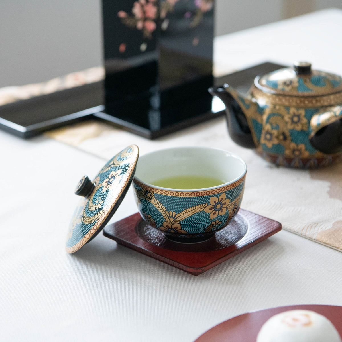 Yunomi Kutani porcelain Japanese tea cup & lid set of 2 Traditional pattern  new