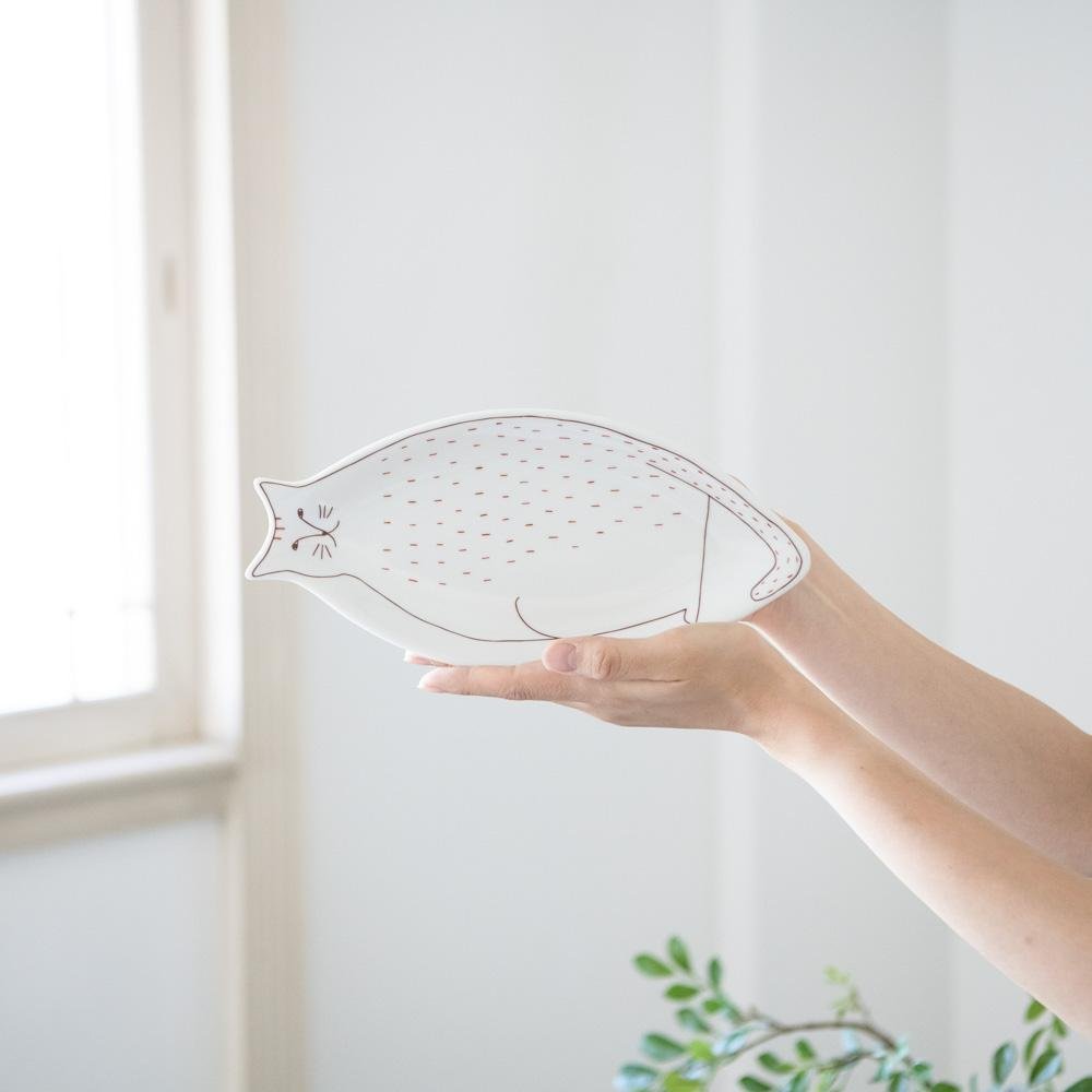 Harekutani Cat Plate - MUSUBI KILN - Handmade Japanese Tableware and Japanese Dinnerware