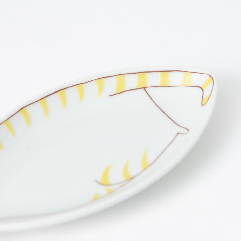 Harekutani Cat Sauce Plate - MUSUBI KILN - Handmade Japanese Tableware and Japanese Dinnerware