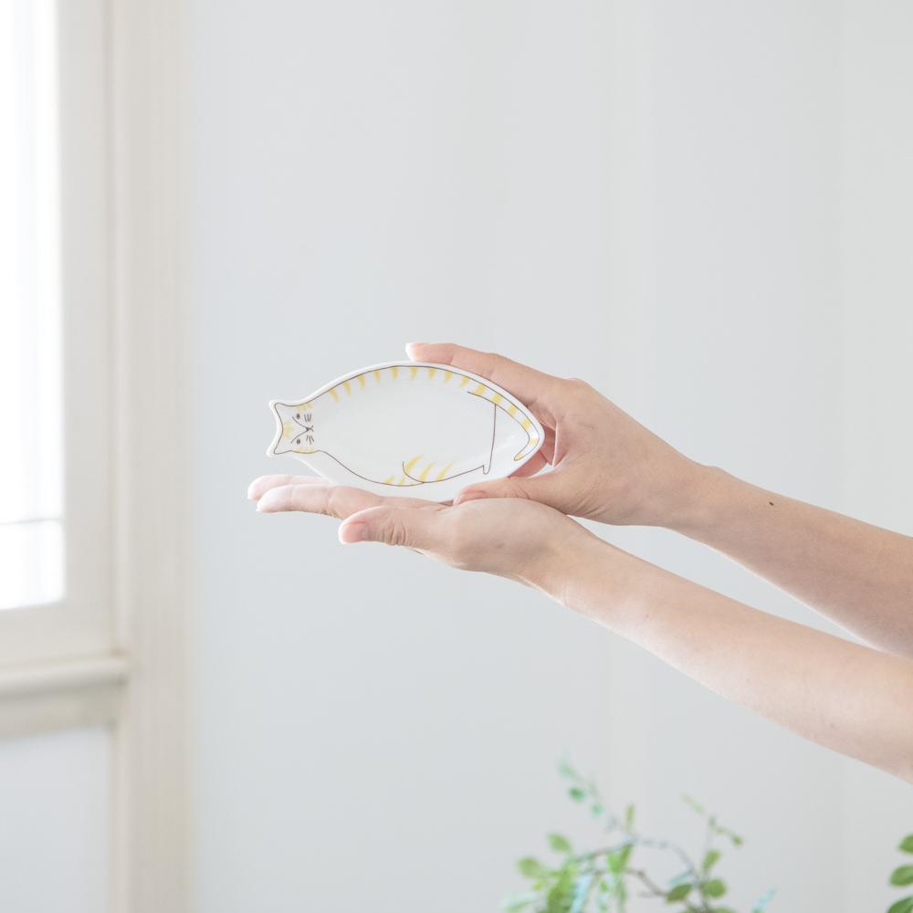 Harekutani Cat Sauce Plate - MUSUBI KILN - Handmade Japanese Tableware and Japanese Dinnerware