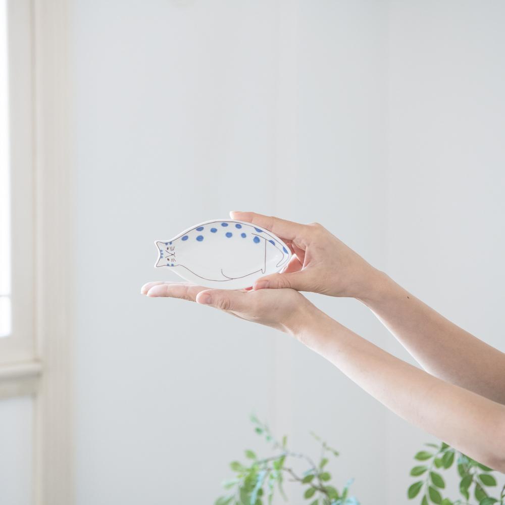Harekutani Cat Sauce Plate - MUSUBI KILN - Handmade Japanese Tableware and Japanese Dinnerware