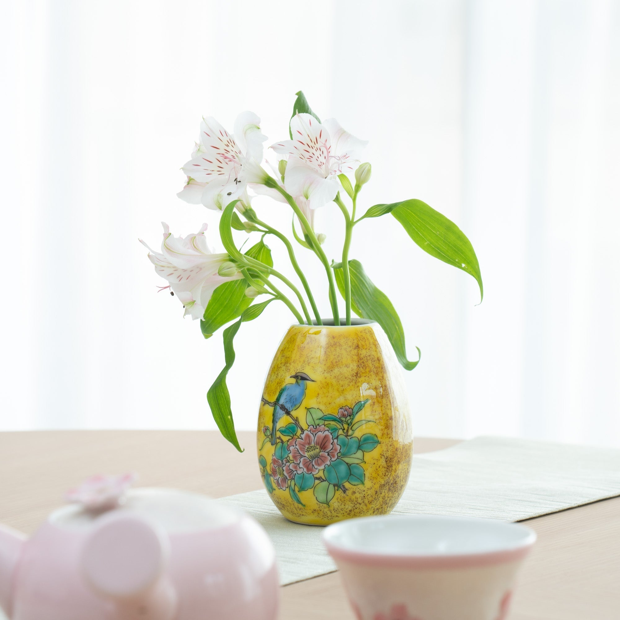 Yoshidaya Flower and Bird Kutani Japanese Flower Vase - JAPAN KUTANI SHOP - Japanese Pottery