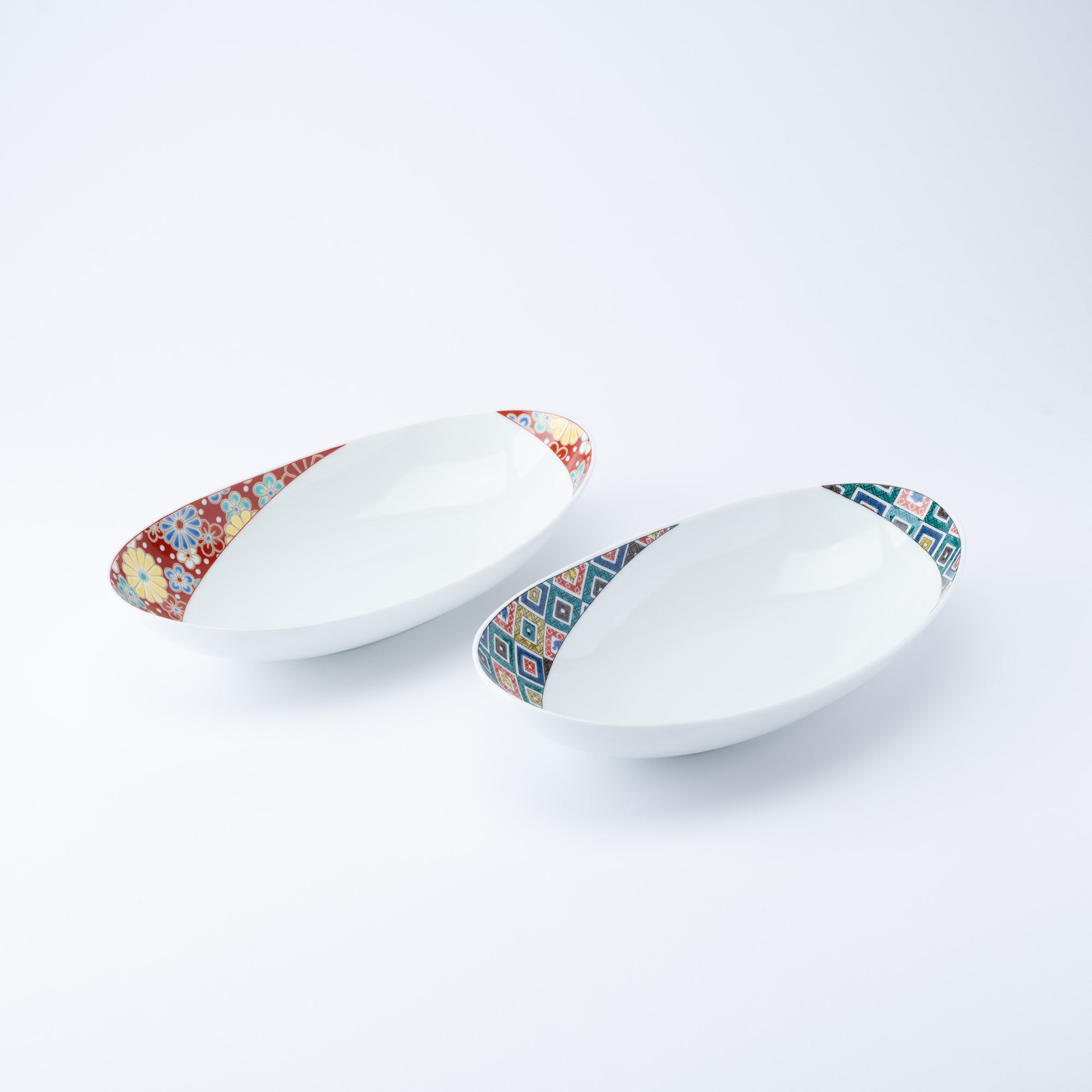Artful Rim Oval Deep Dinner Plate