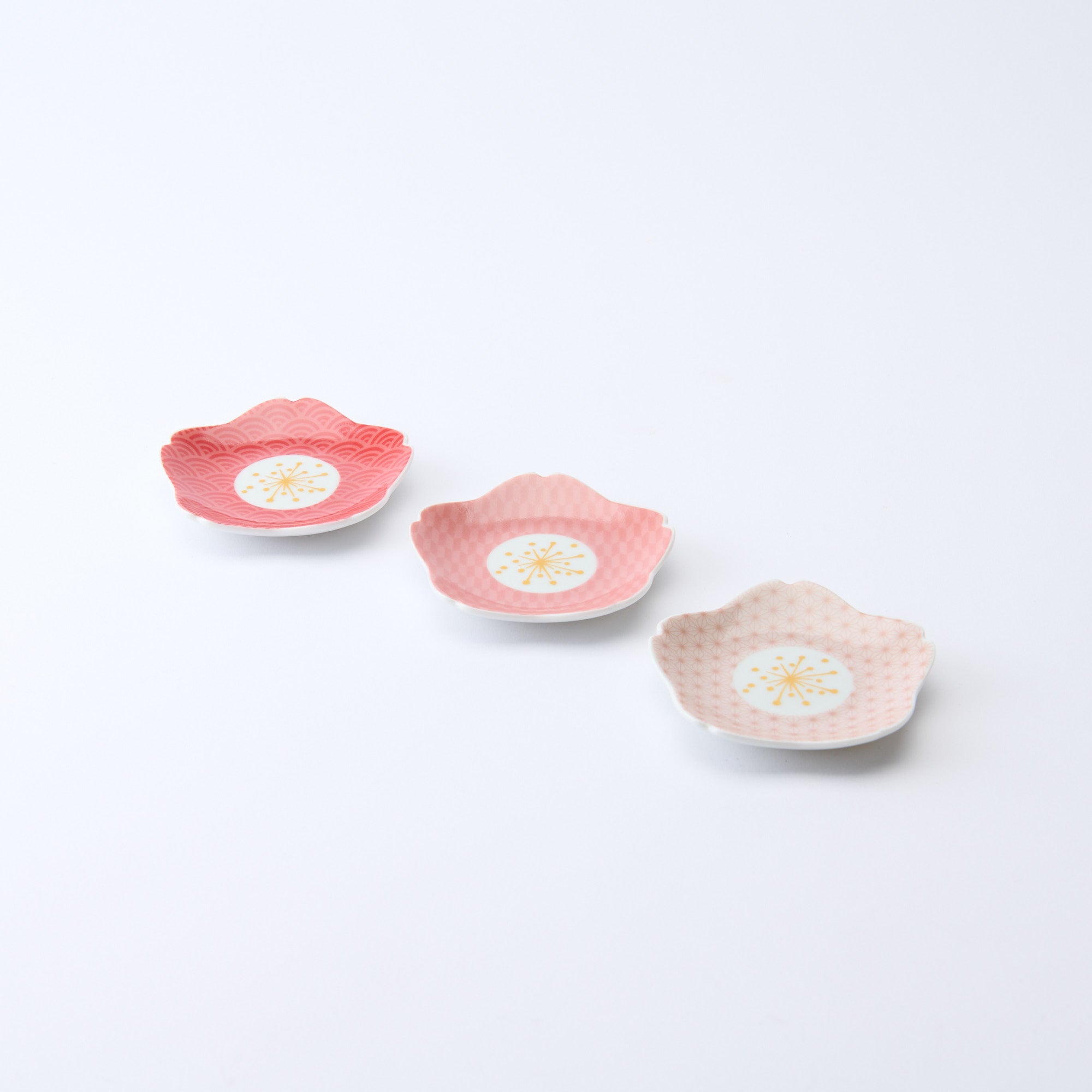 Sakura Shaped Sauce Plate - JAPAN KUTANI SHOP