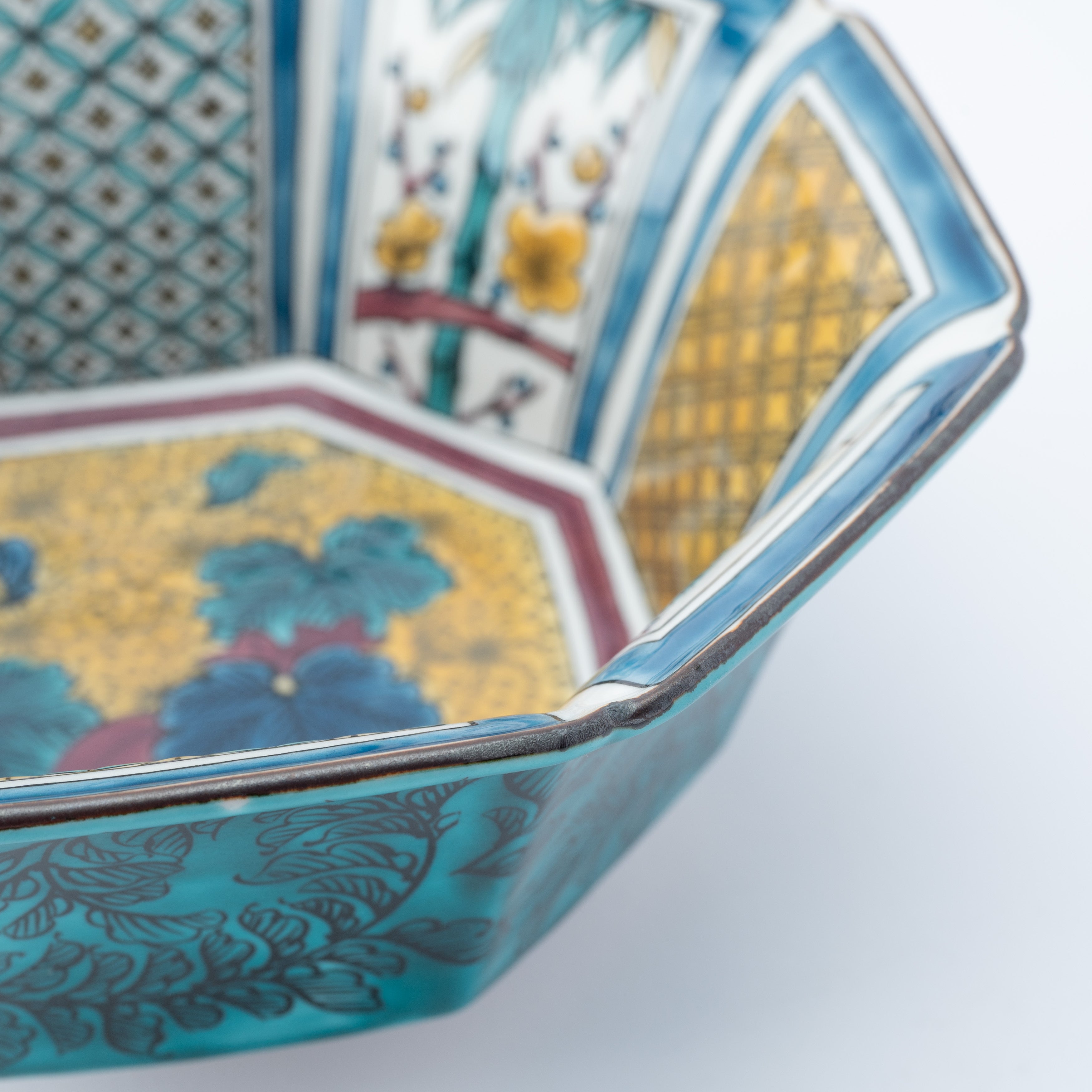 Yoshidaya Foliage and Florals Medium Bowl - JAPAN KUTANI SHOP