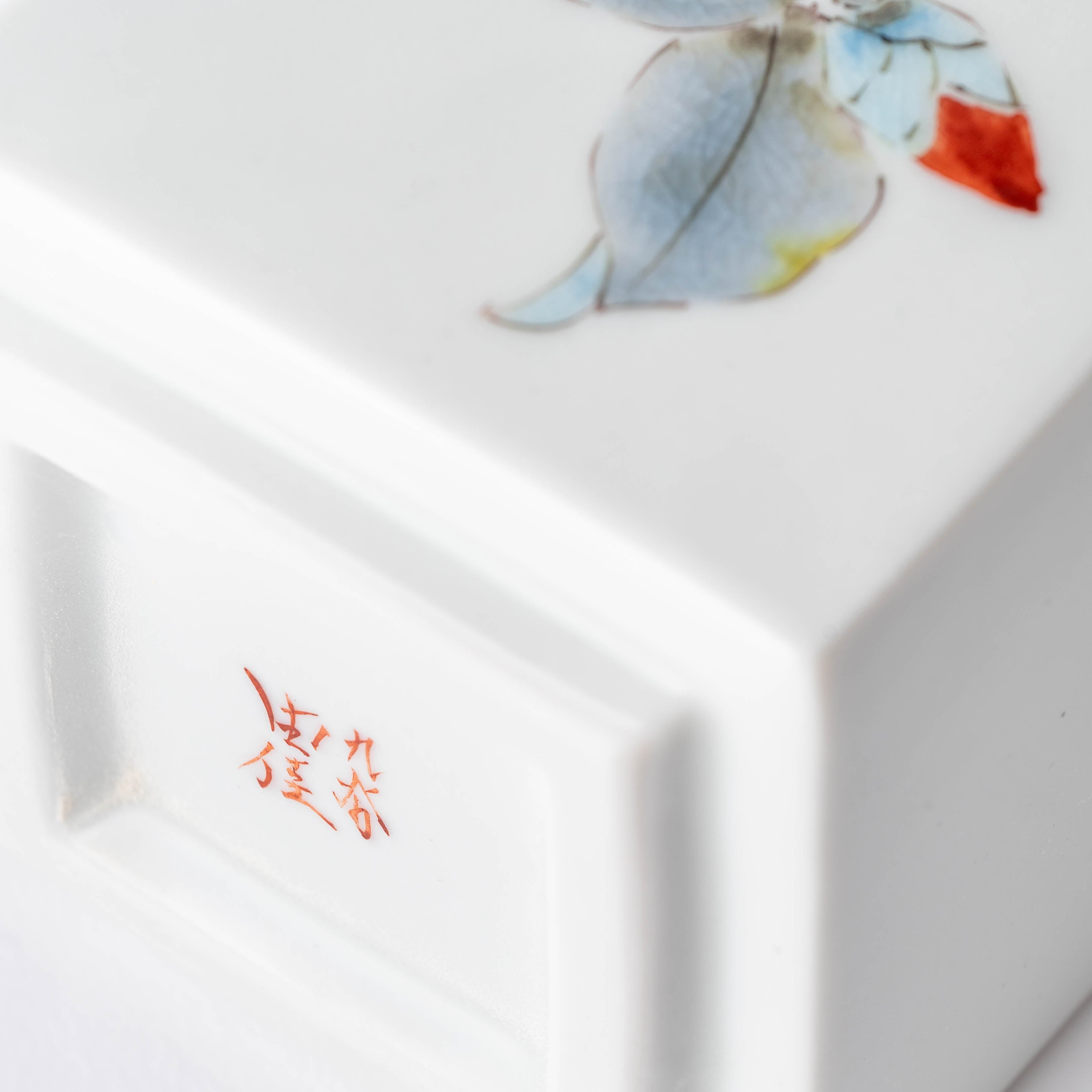 Delicate Camellia Flower Vase - JAPAN KUTANI SHOP