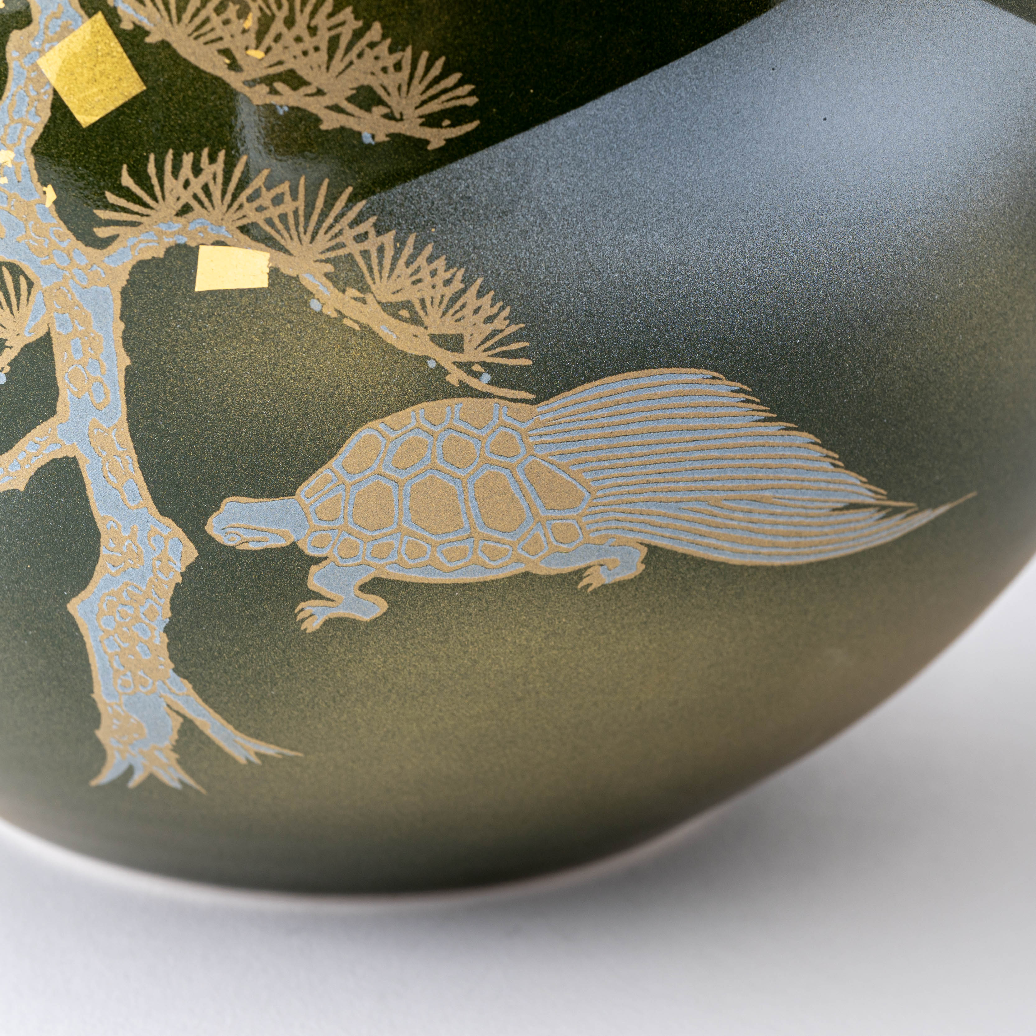 Gold Crane and Tortoise Japanese Flower Vase - JAPAN KUTANI SHOP