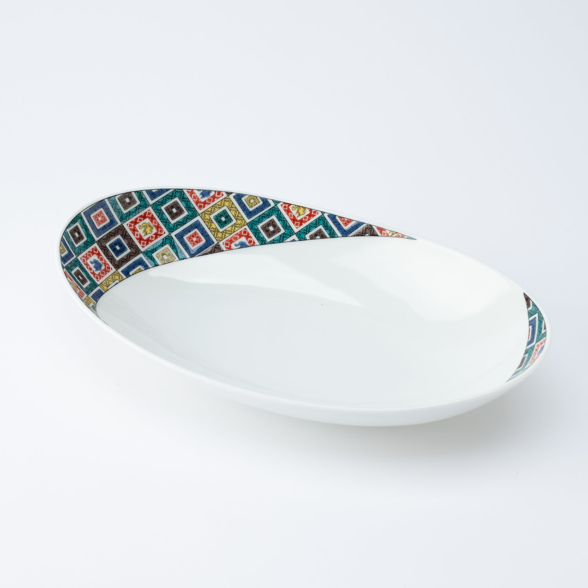 Artful Rim Oval Deep Dinner Plate