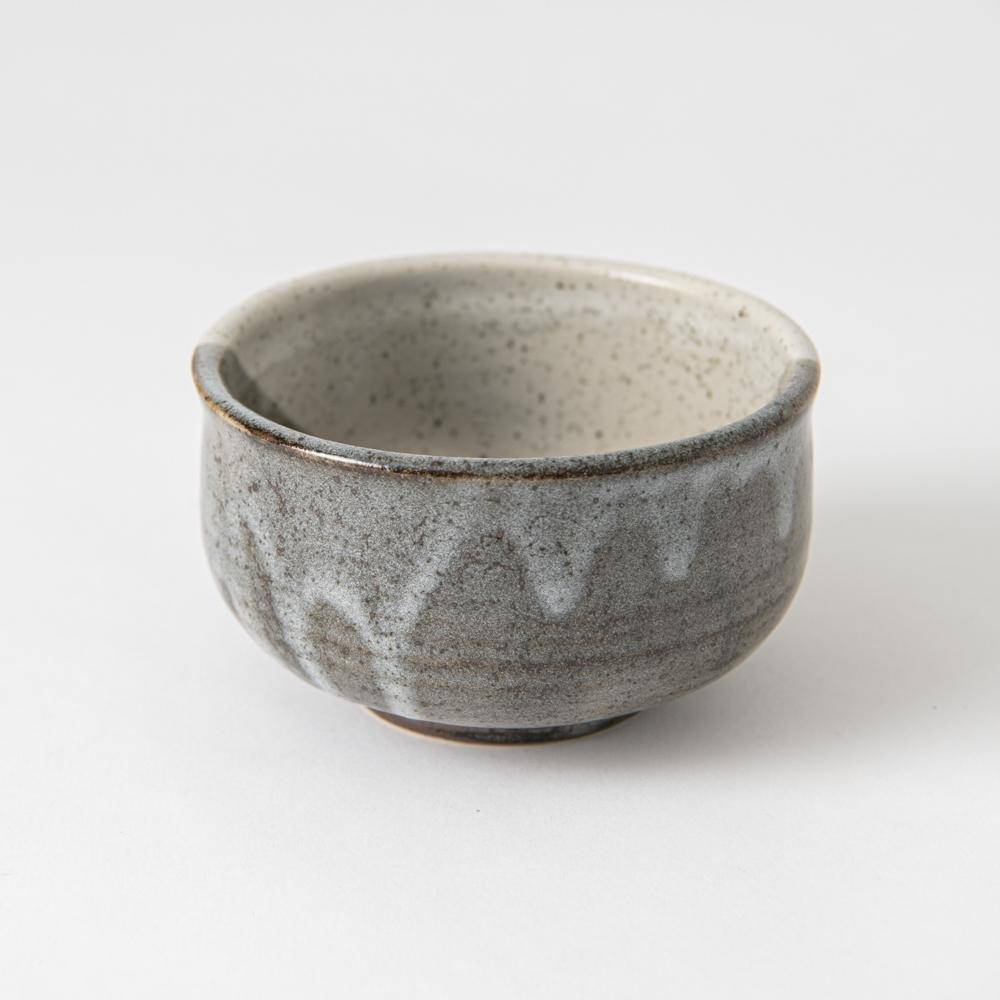 https://kutaniware.com/cdn/shop/products/atelier-yu-brilliant-flower-kutani-matcha-bowl-chawan-musubi-kiln-handmade-japanese-tableware-and-japanese-dinnerware-472941_1800x1800.jpg?v=1665653321