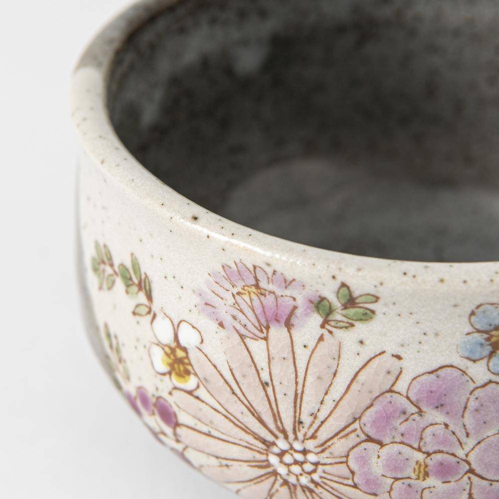 https://kutaniware.com/cdn/shop/products/atelier-yu-brilliant-flower-kutani-matcha-bowl-chawan-musubi-kiln-handmade-japanese-tableware-and-japanese-dinnerware-812772_1800x1800.jpg?v=1665653318