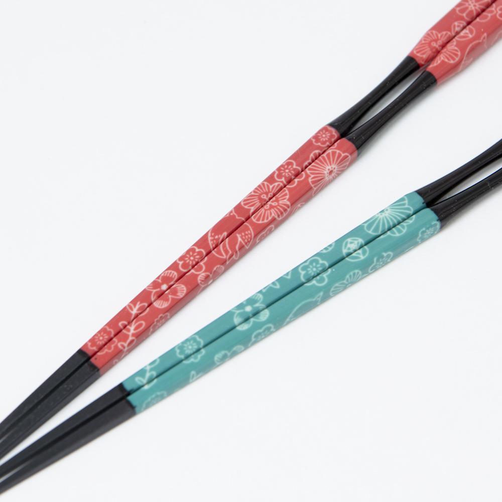 Harekutani Red/Green Kutani Reusable Chopsticks 22.5cm/ 8.9in & Chopstick Rests Pair - MUSUBI KILN - Handmade Japanese Tableware and Japanese Dinnerware