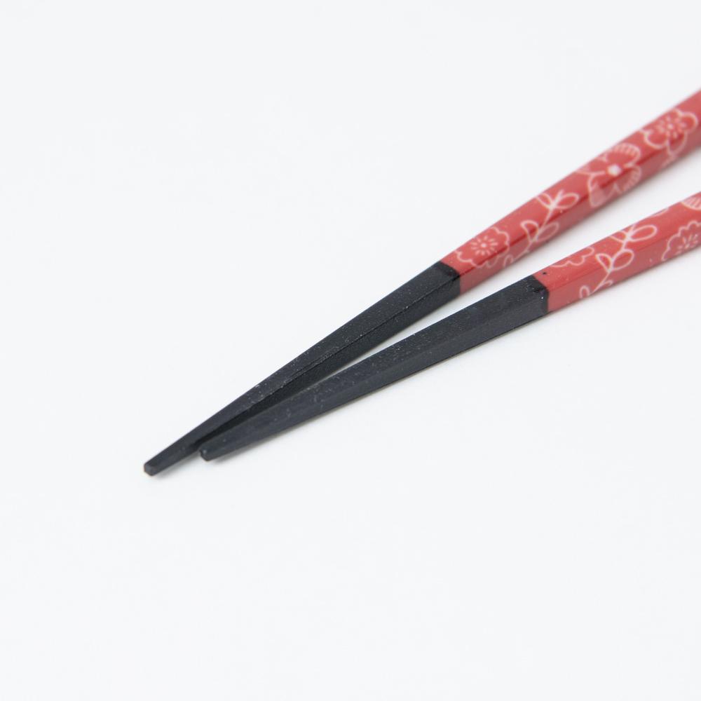 Harekutani Red/Green Kutani Reusable Chopsticks 22.5cm/ 8.9in & Chopstick Rests Pair - MUSUBI KILN - Handmade Japanese Tableware and Japanese Dinnerware