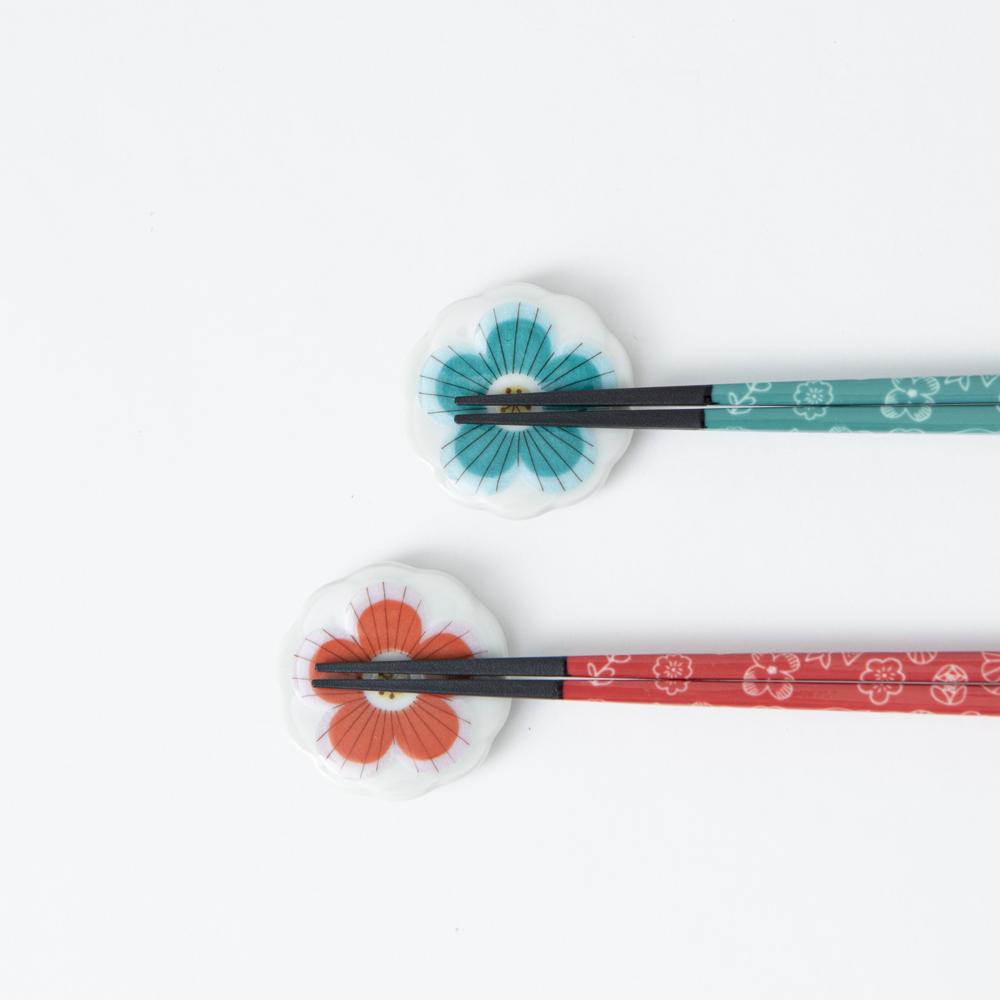 Harekutani Red/Green Kutani Reusable Chopsticks 22.5cm/ 8.9in & Chopstick Rests Pair - MUSUBI KILN - Handmade Japanese Tableware and Japanese Dinnerware