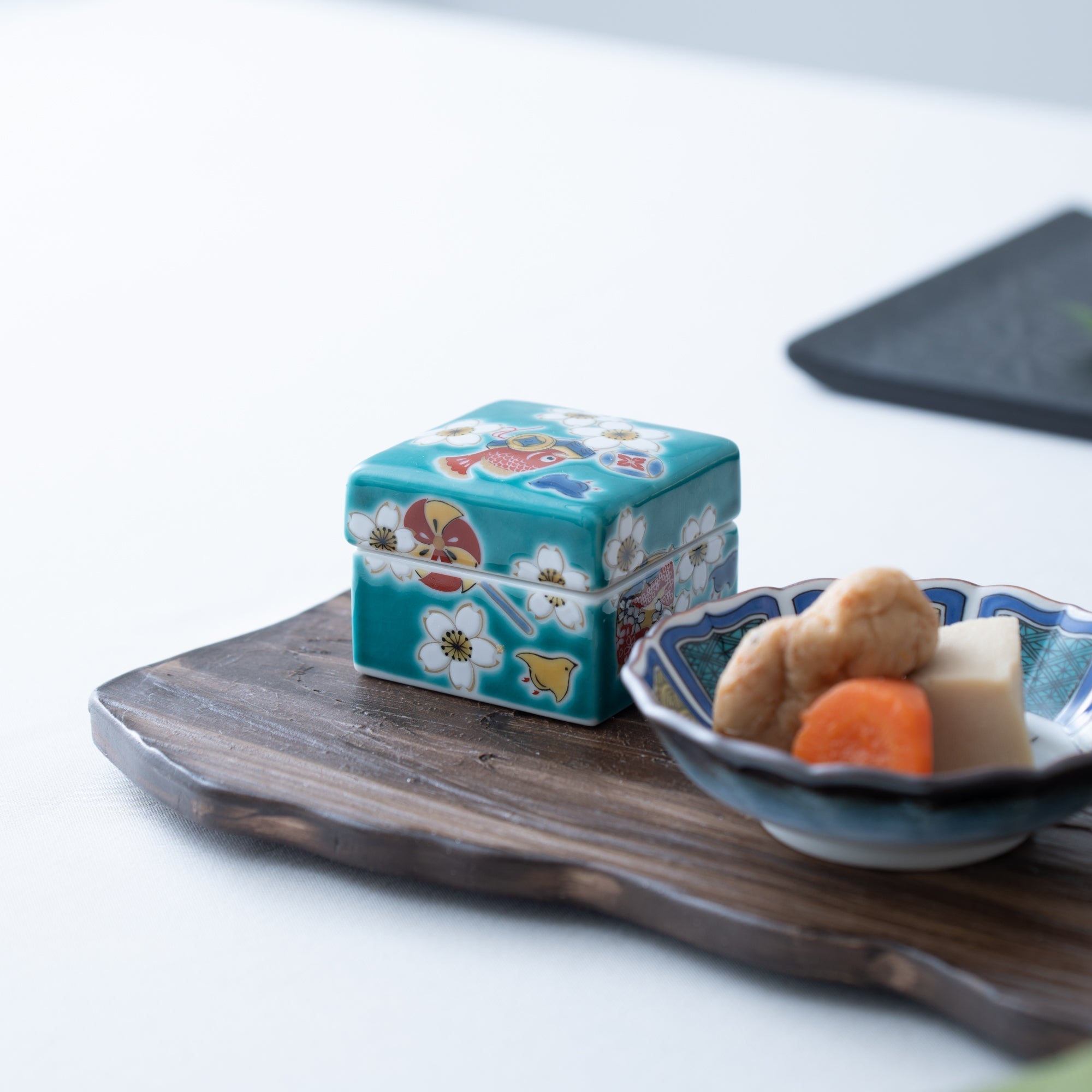 Seikou Kiln Kutani Traditional Pattern Small Box - JAPAN KUTANI SHOP - Japanese Pottery