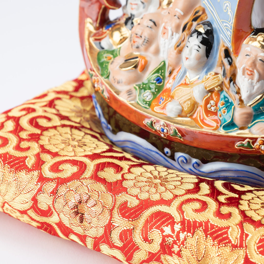 Yoneda Yuzan Kiln Kutani Seven Lucky Gods and Treasure Boat Yoneda Yuzan Kiln Kutani Seven Lucky Gods and Treasure Boat